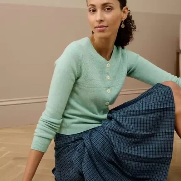 NWT Brora Cashmere Cardigan SweaterGuernsey in PomegranateUS 4 UK 8$699